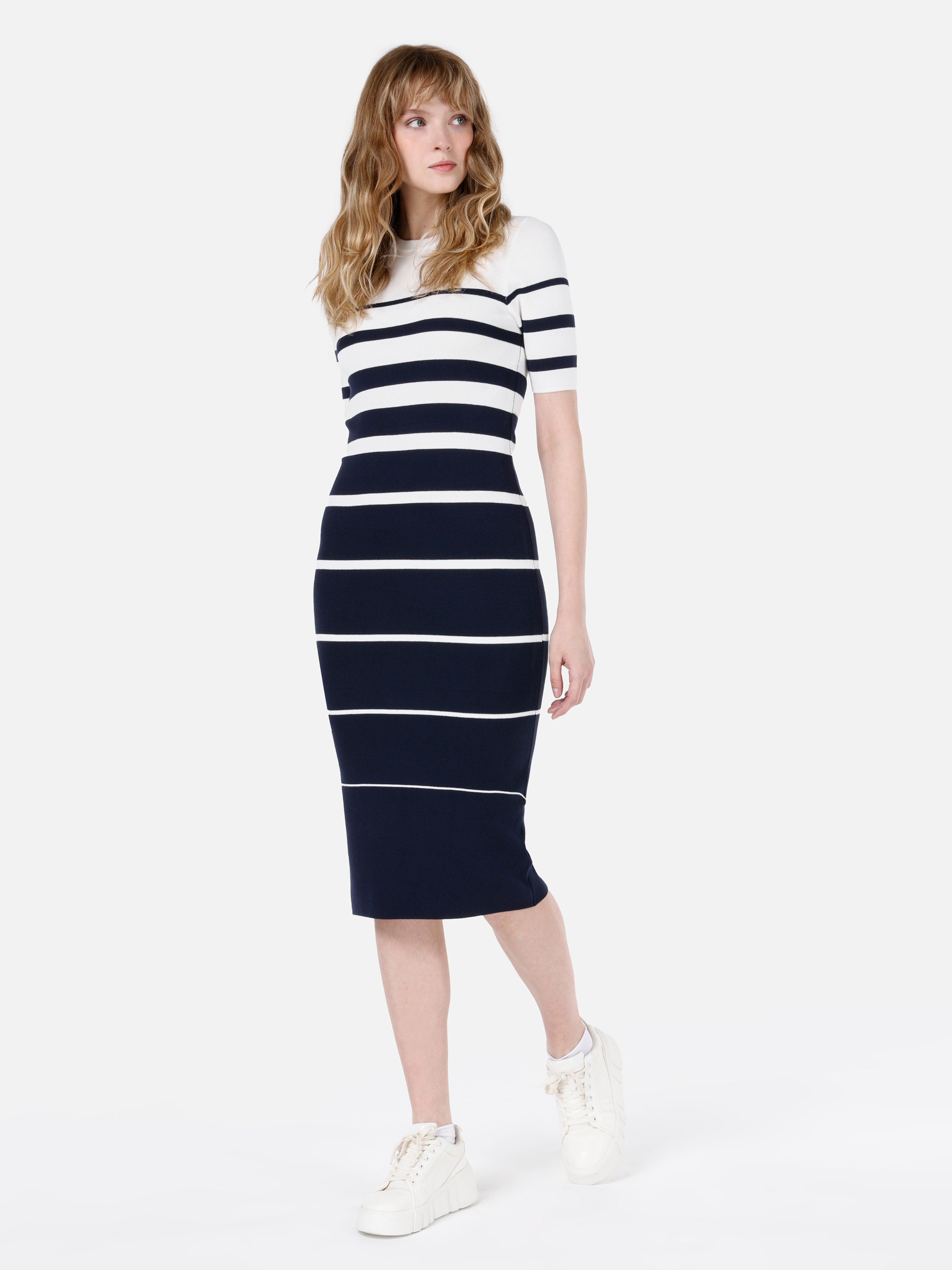 Colin's Dress 1068049