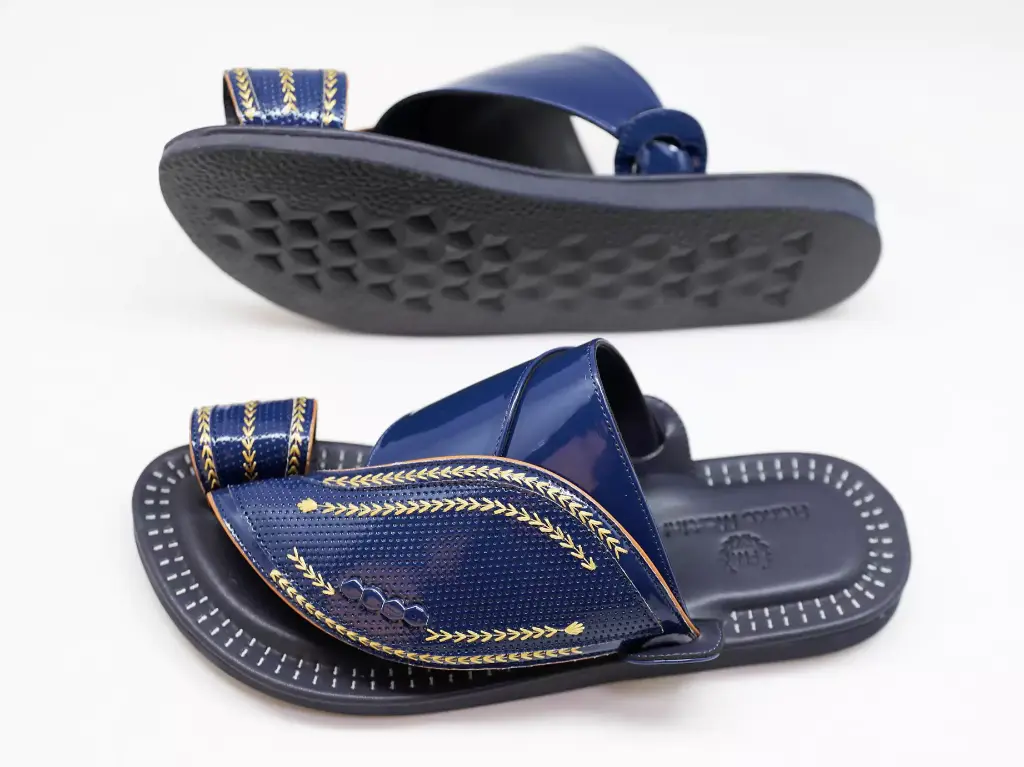 F.M Slipper 762733B